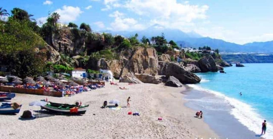 Piso Acogedor Cerca De La Playa Torrecilla Nerja Exterior photo
